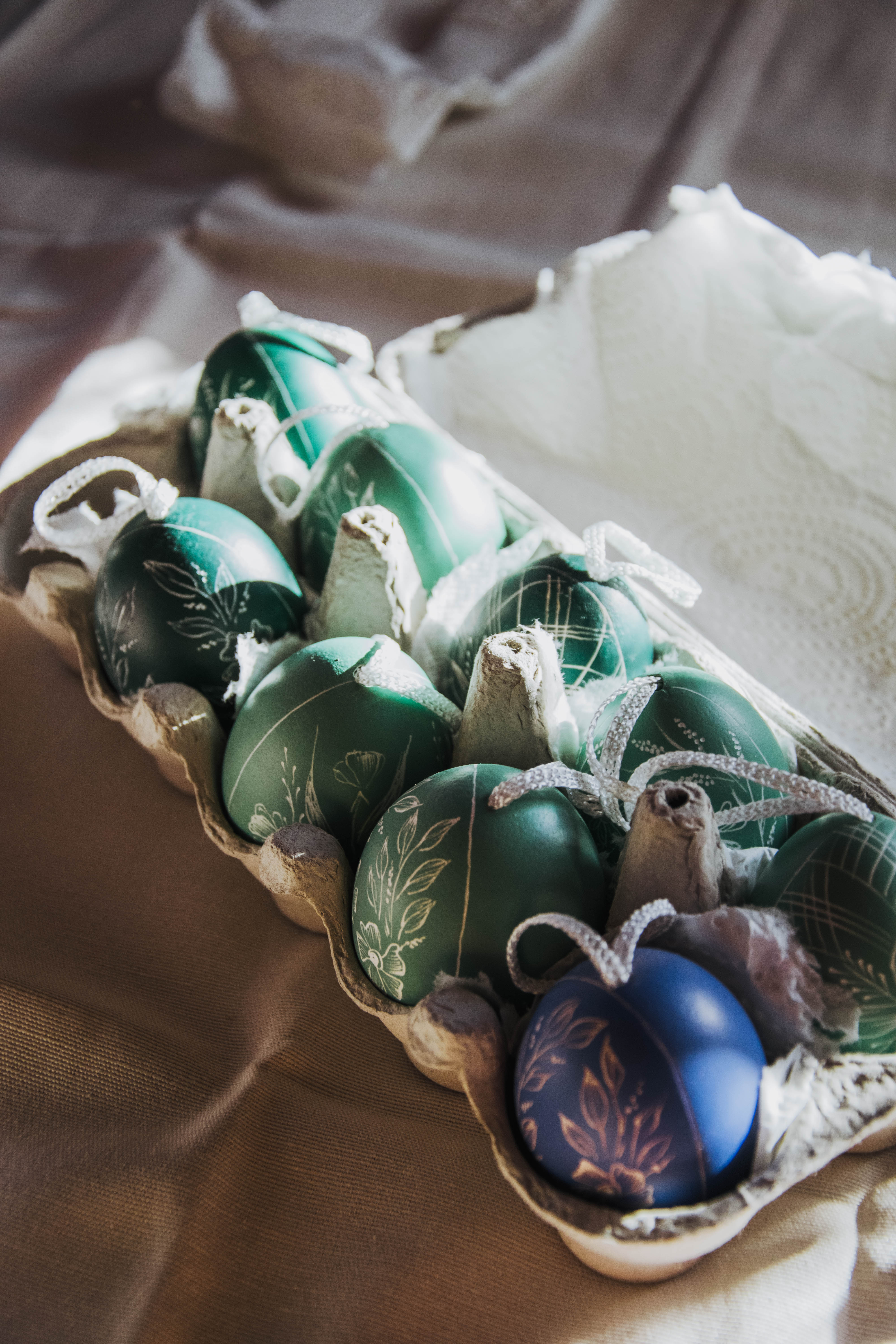 Osterei gefärbt, graviert Bild 2