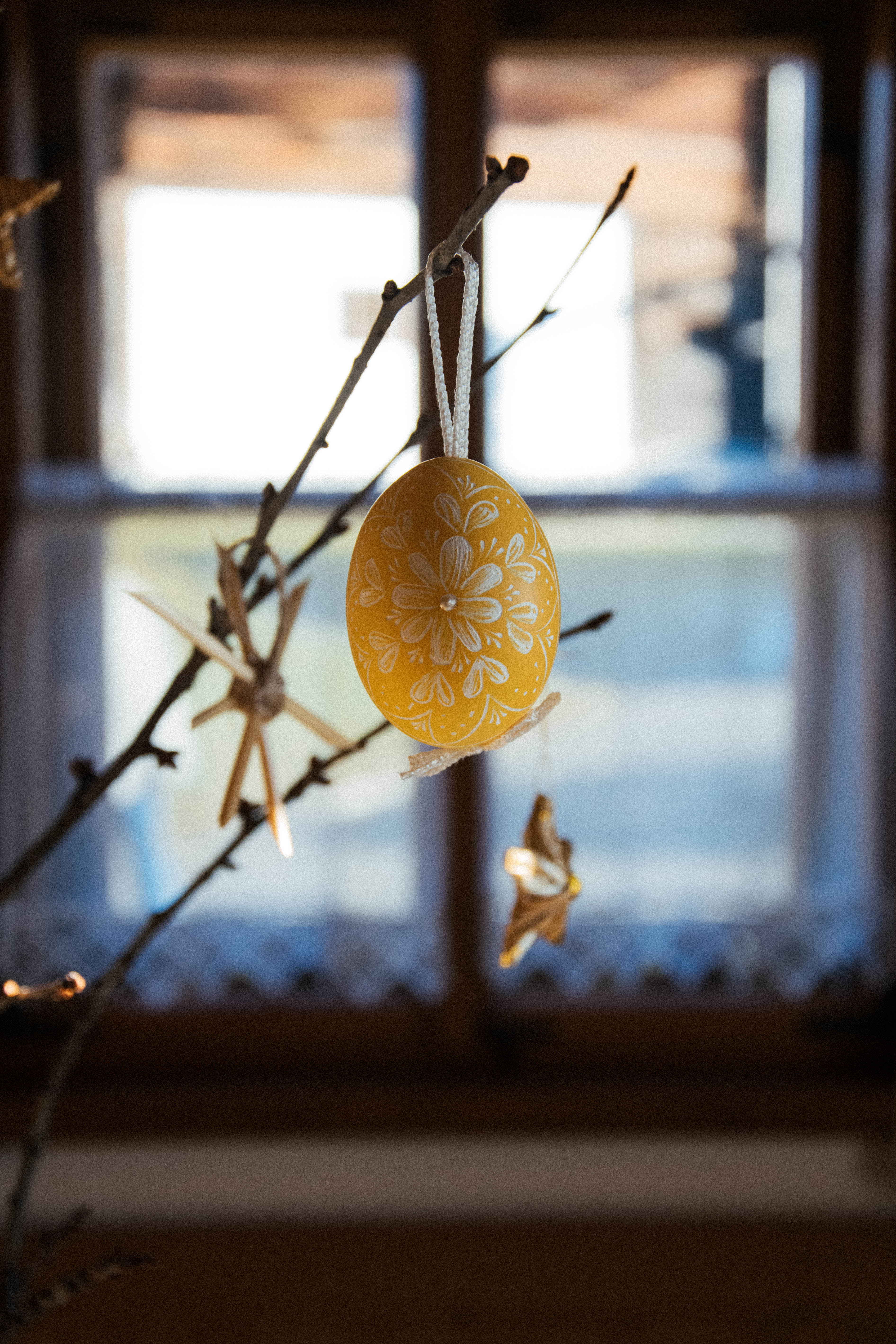 Osterei graviert gefärbt